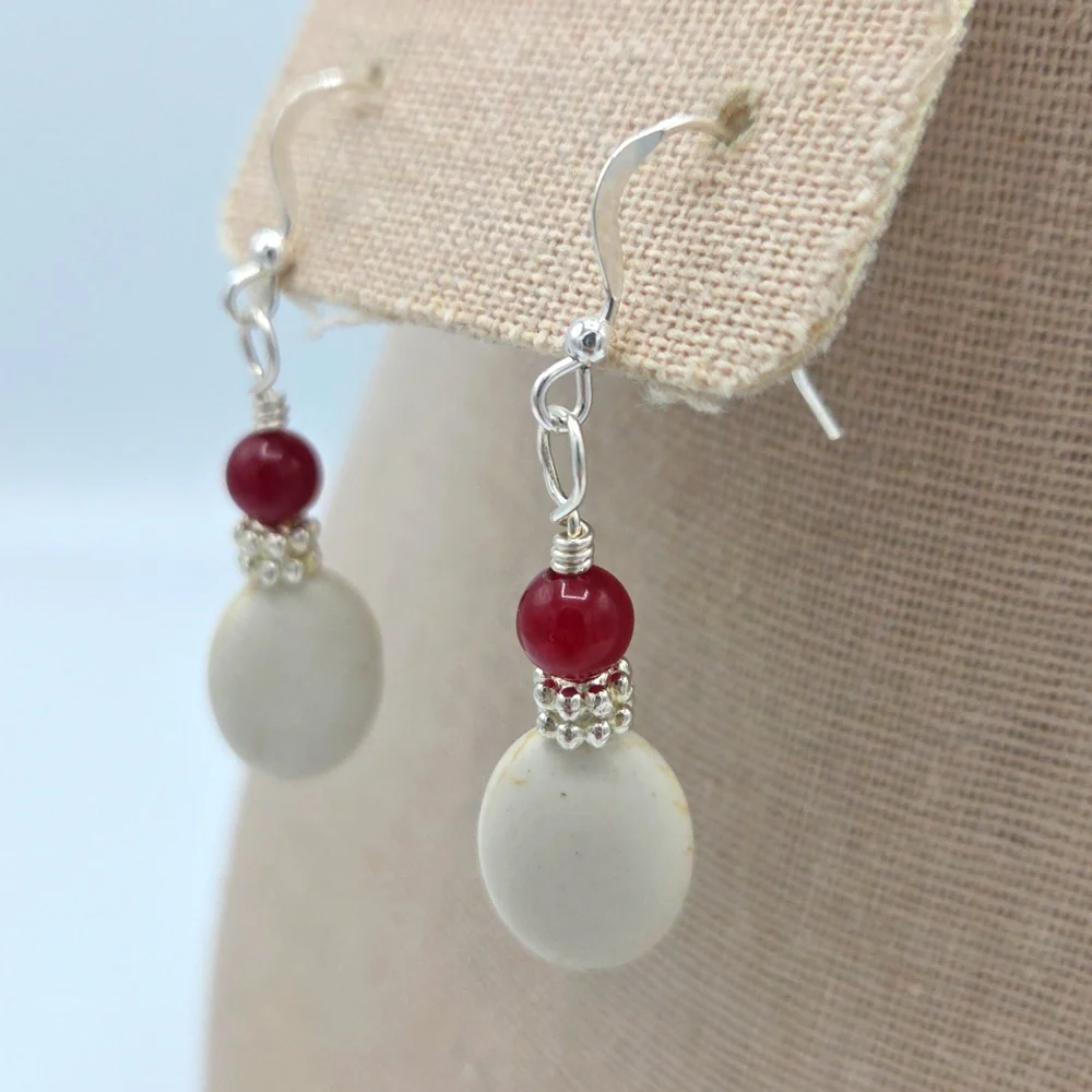Elegant Silver and Red Beaded Earrings - Picture 4 of 4